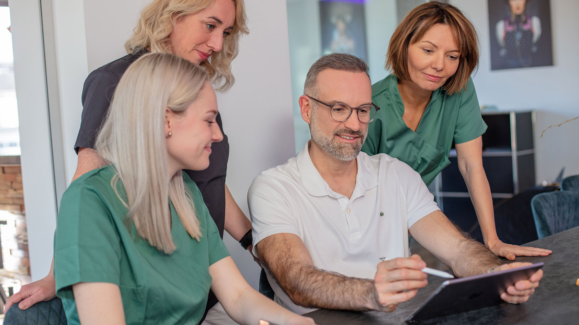 Karriere in der Praxisklinik am Schwarzwald - Plastische Chirurgie Dr. Mario Holdenried